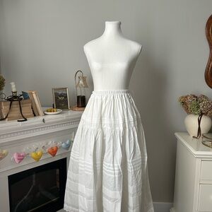 Tiered Lacey Detailed Elegant White Maxi Skirt